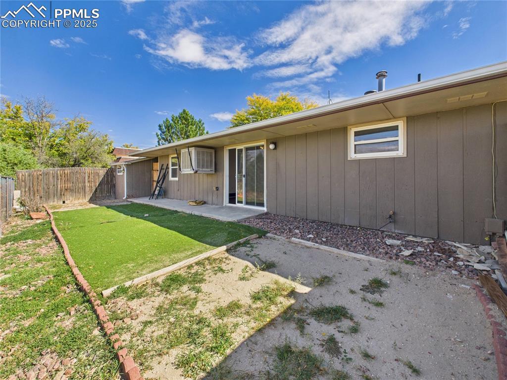 Image 29 of 31: Back of Structure