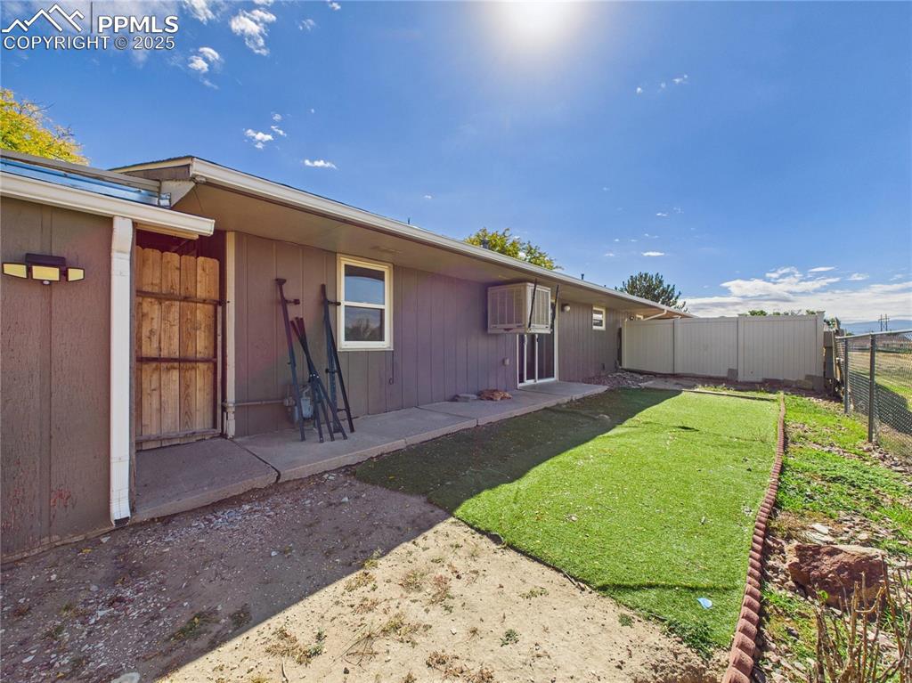 Image 30 of 31: Back of Structure