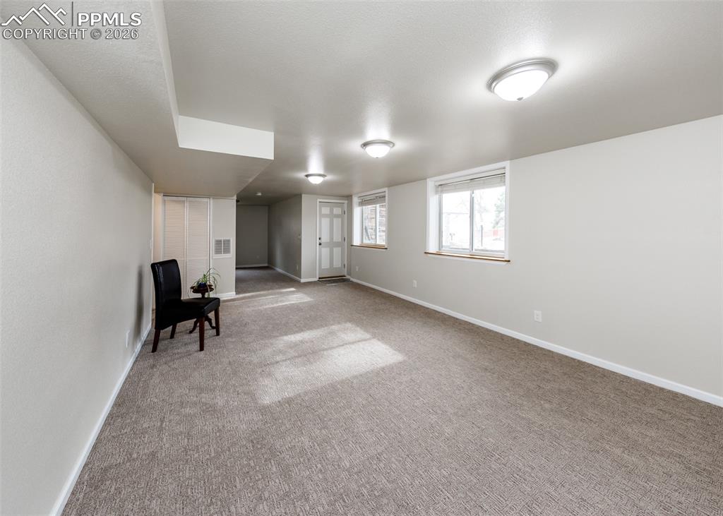 Image 26 of 35: Family Room