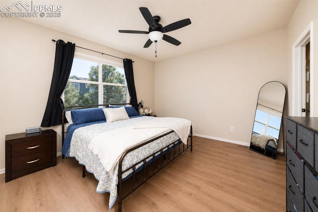 Image 10 of 37: Bedroom