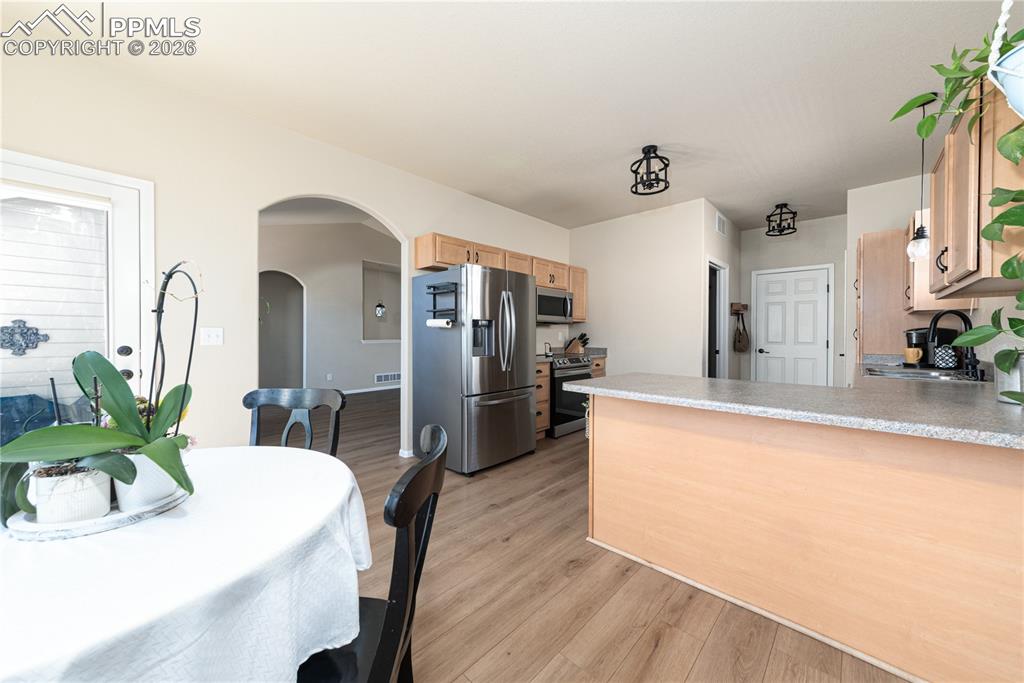 Image 7 of 37: Kitchen