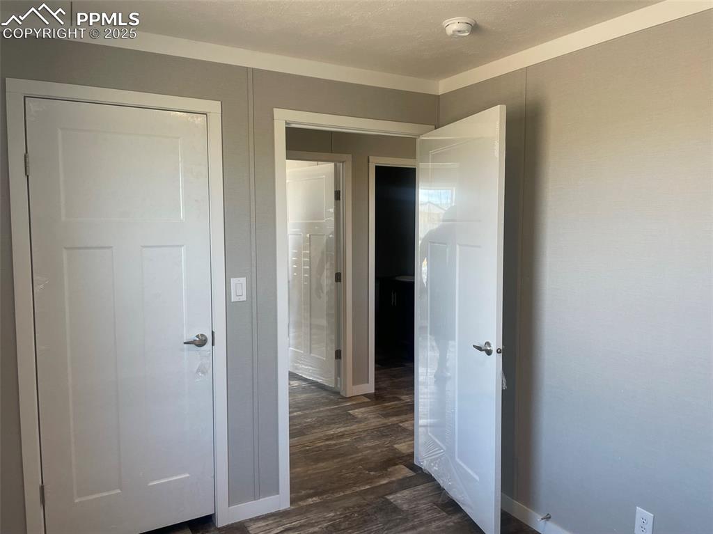 Image 19 of 23: Bedroom