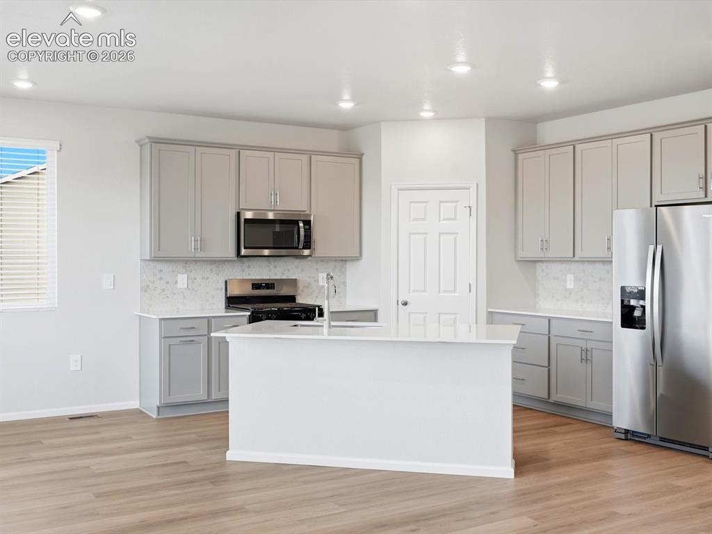 Image 14 of 23: Kitchen