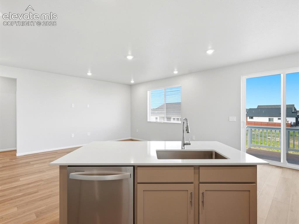 Image 16 of 23: Kitchen