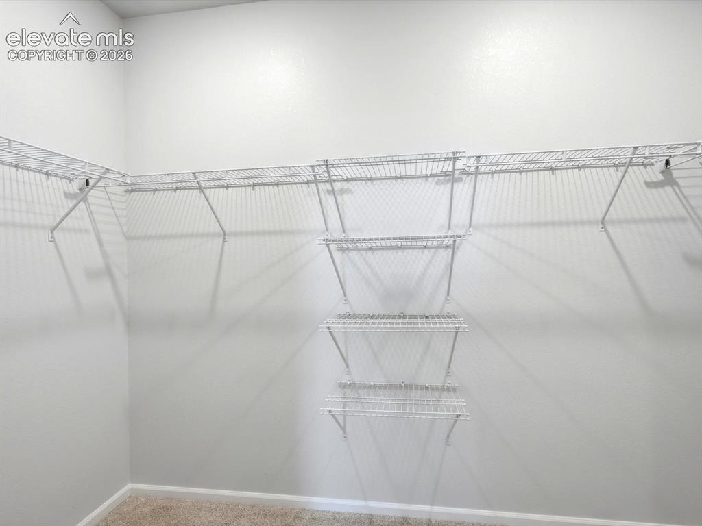 Image 22 of 23: Closet