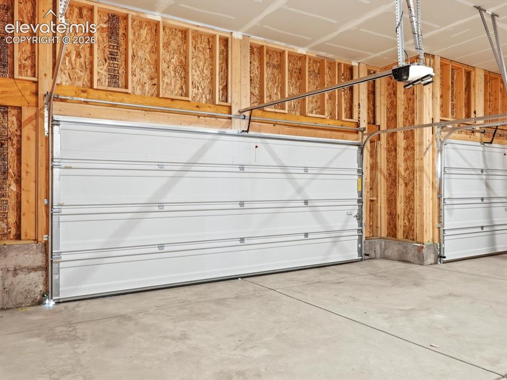 Image 8 of 23: Garage
