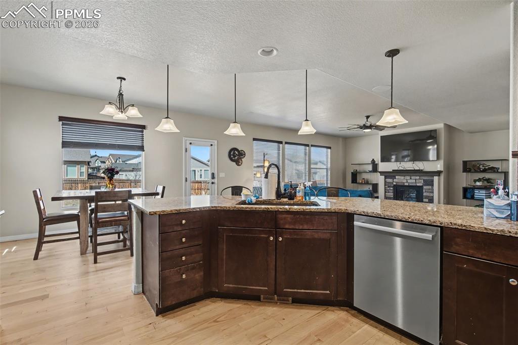 Image 10 of 45: Kitchen