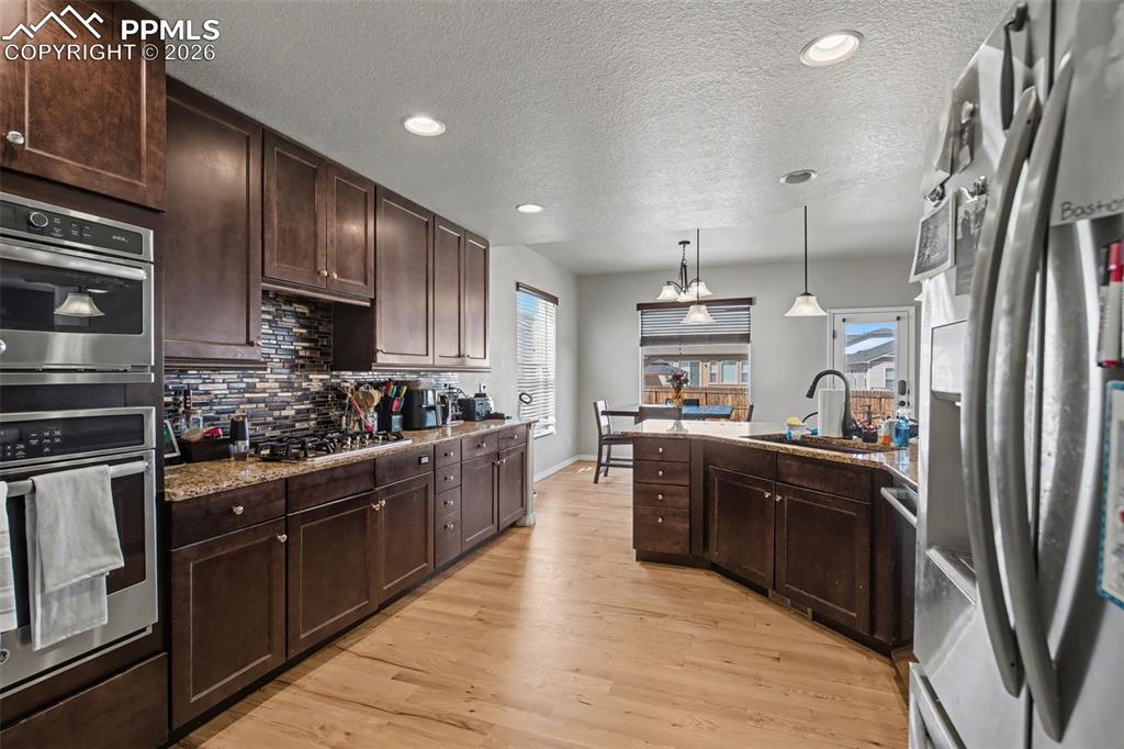 Image 11 of 45: Kitchen