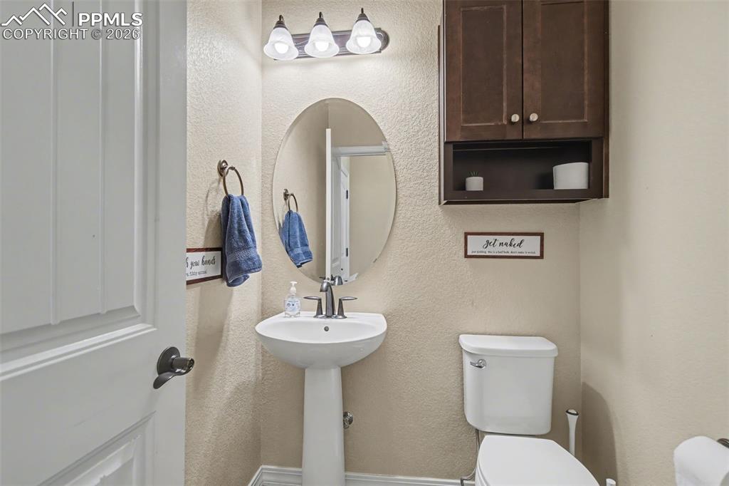 Image 14 of 45: Bathroom