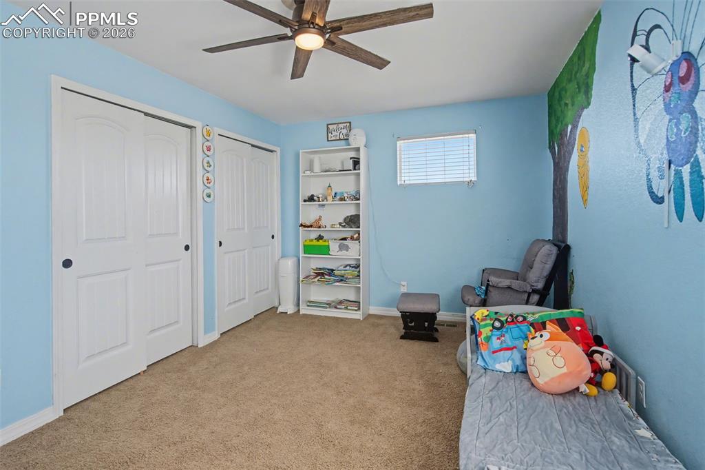 Image 23 of 45: Bedroom