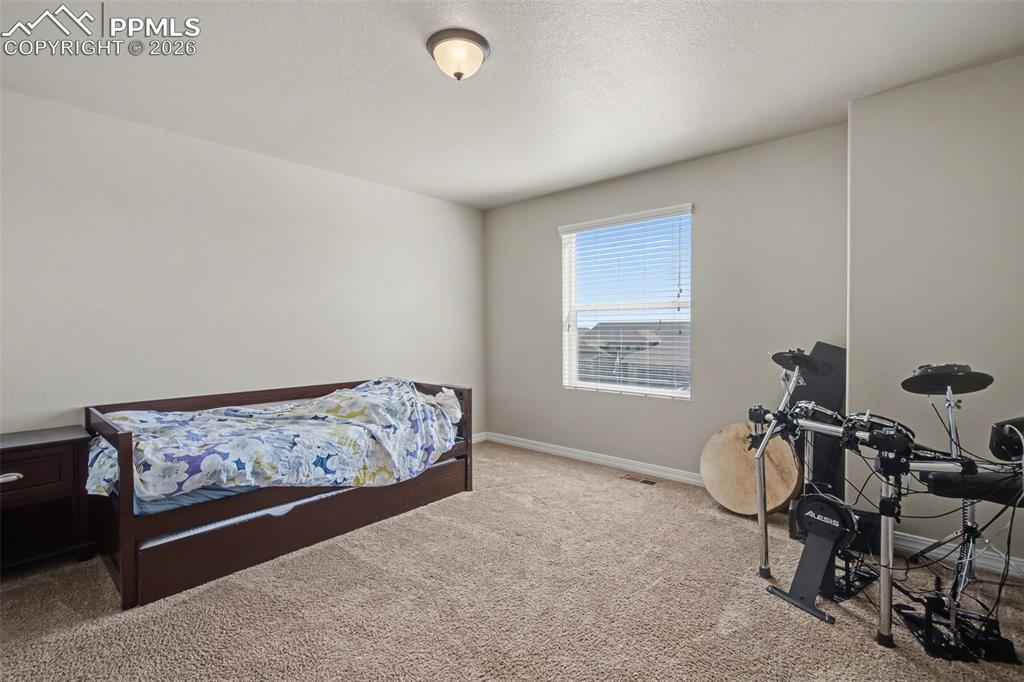 Image 26 of 45: Bedroom