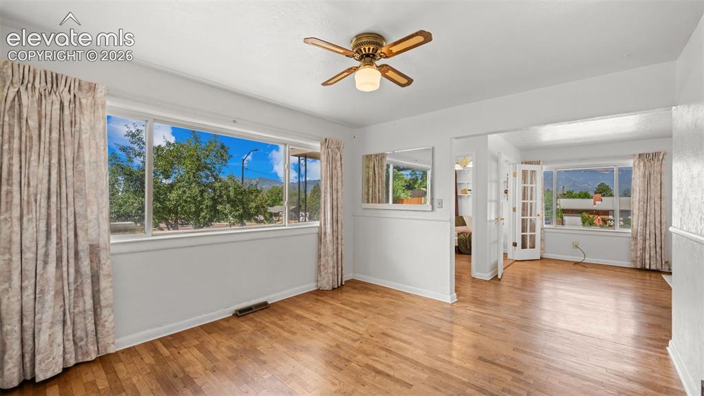Image 13 of 42: Dining Room