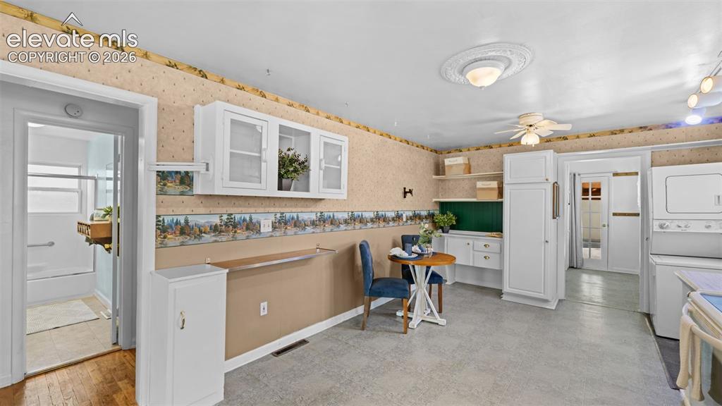 Image 16 of 42: Kitchen