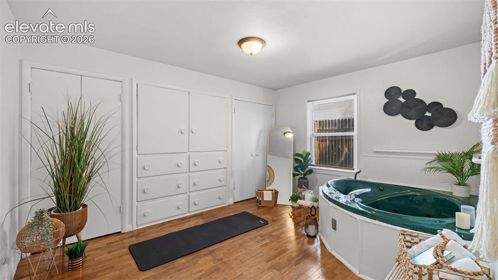 Image 19 of 42: Bedroom