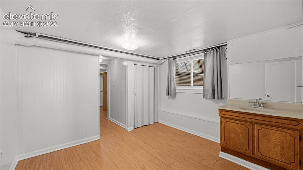 Image 23 of 42: Bedroom