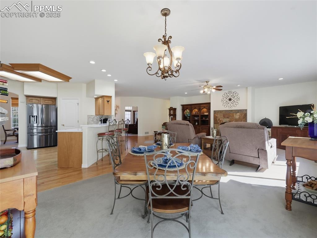 Image 12 of 50: Dining Area