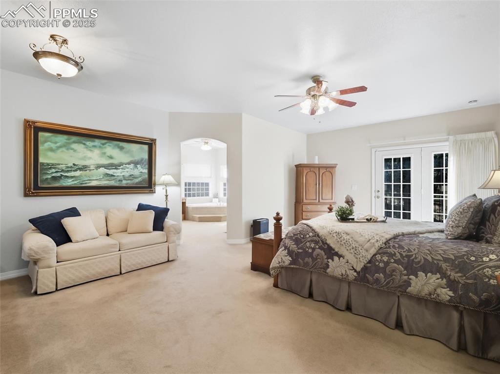 Image 17 of 50: Bedroom