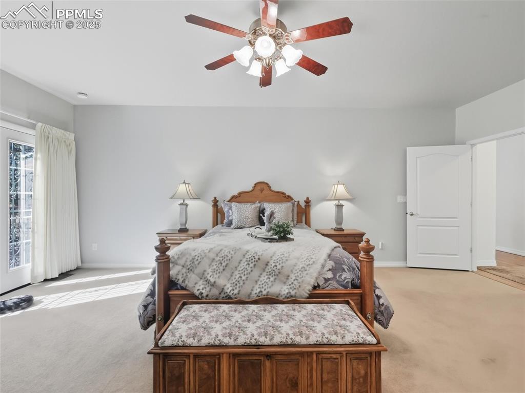 Image 18 of 50: Bedroom