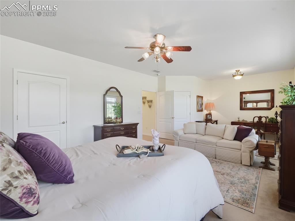 Image 24 of 50: Bedroom