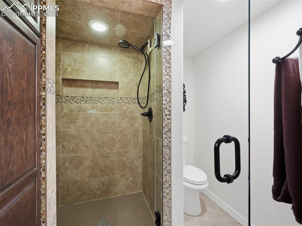 Image 37 of 50: Bathroom