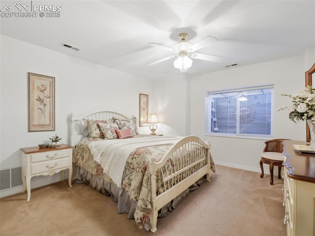 Image 40 of 50: Bedroom