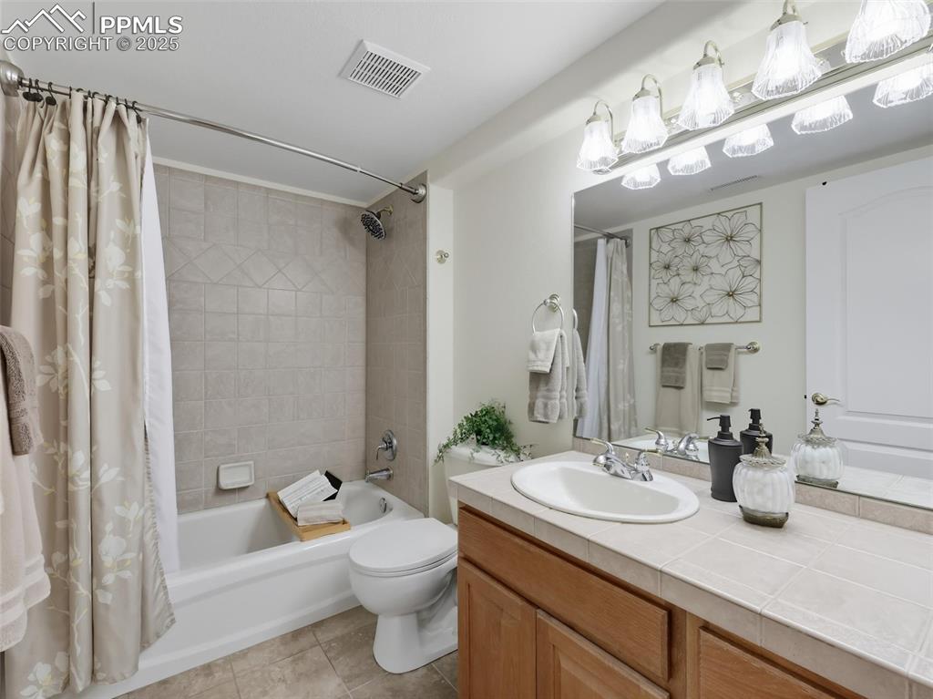 Image 41 of 50: Bathroom