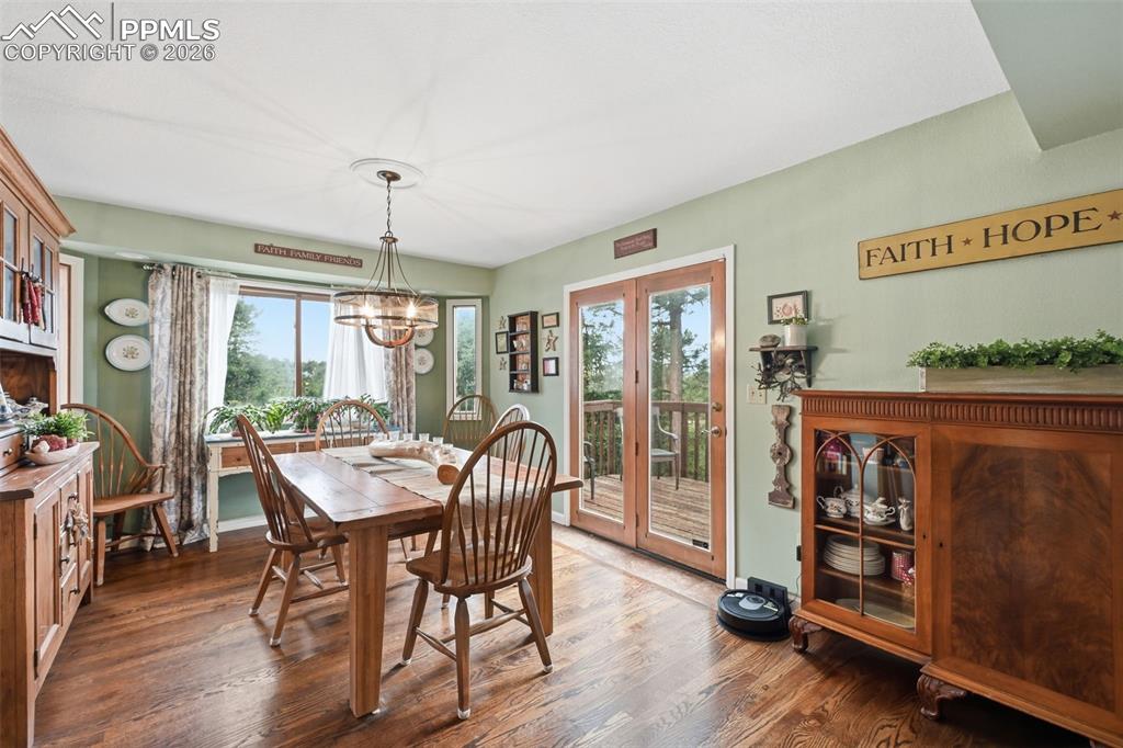 Image 11 of 41: Dining Area