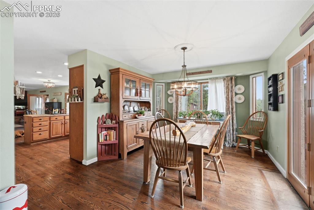 Image 12 of 41: Dining Area