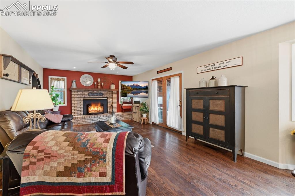 Image 13 of 41: Family Room