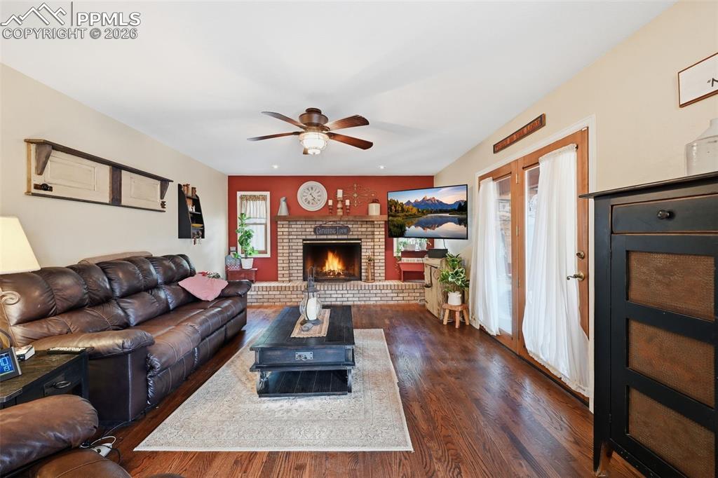 Image 15 of 41: Family Room