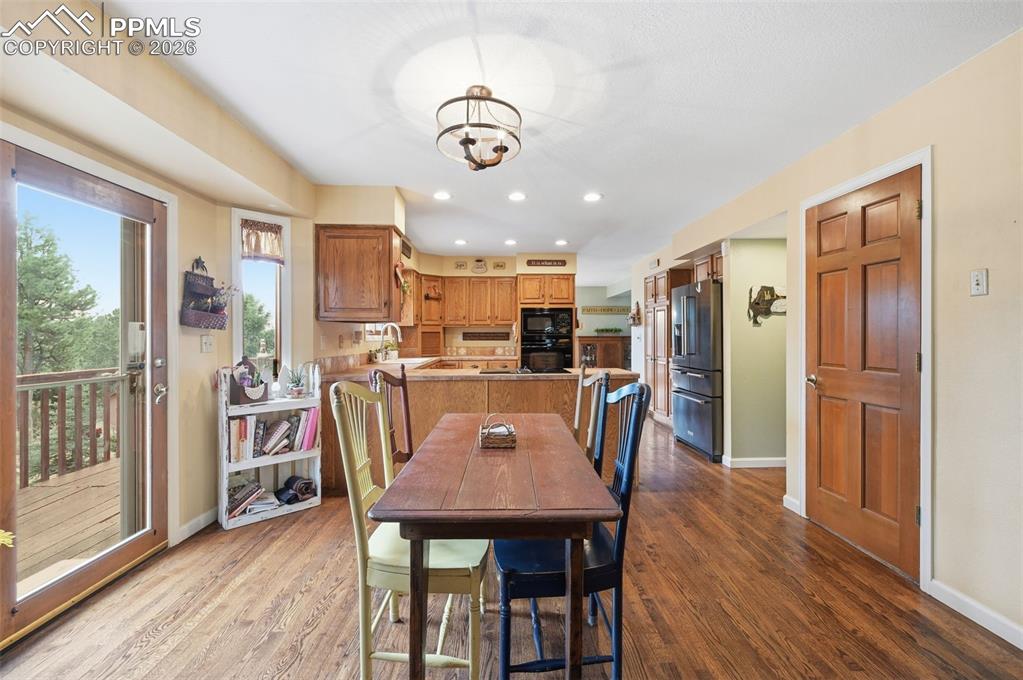 Image 19 of 41: Breakfast Area