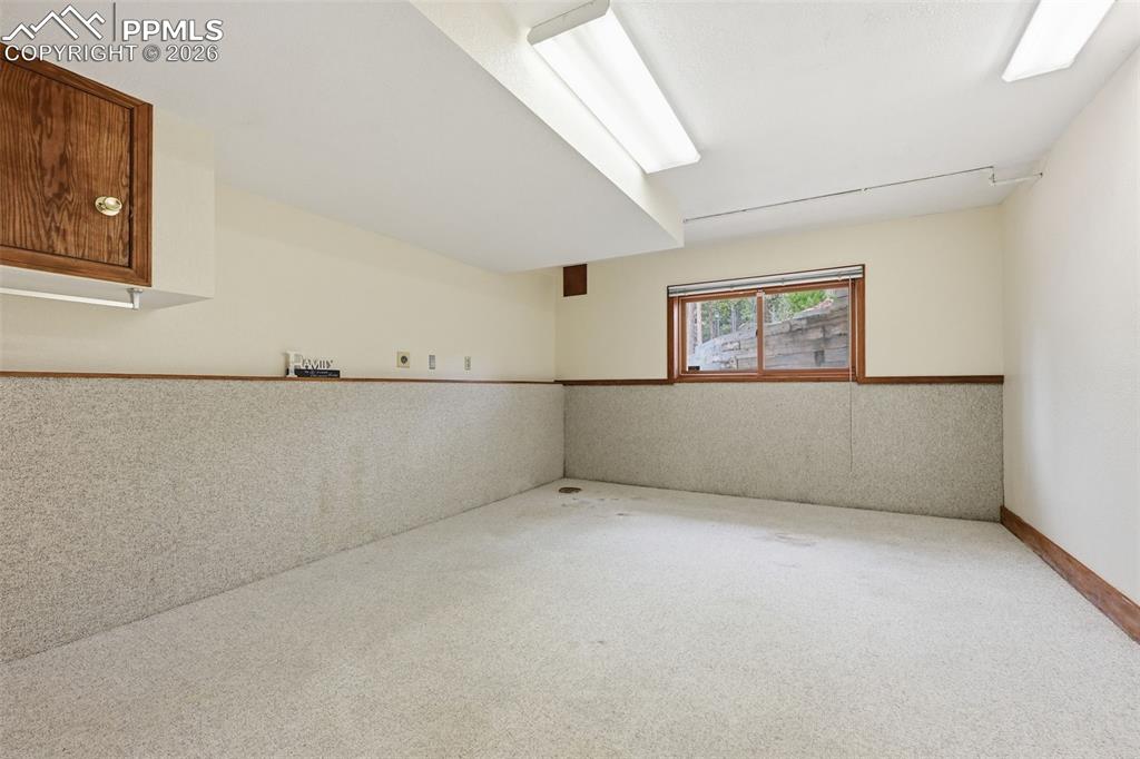 Image 34 of 41: Office