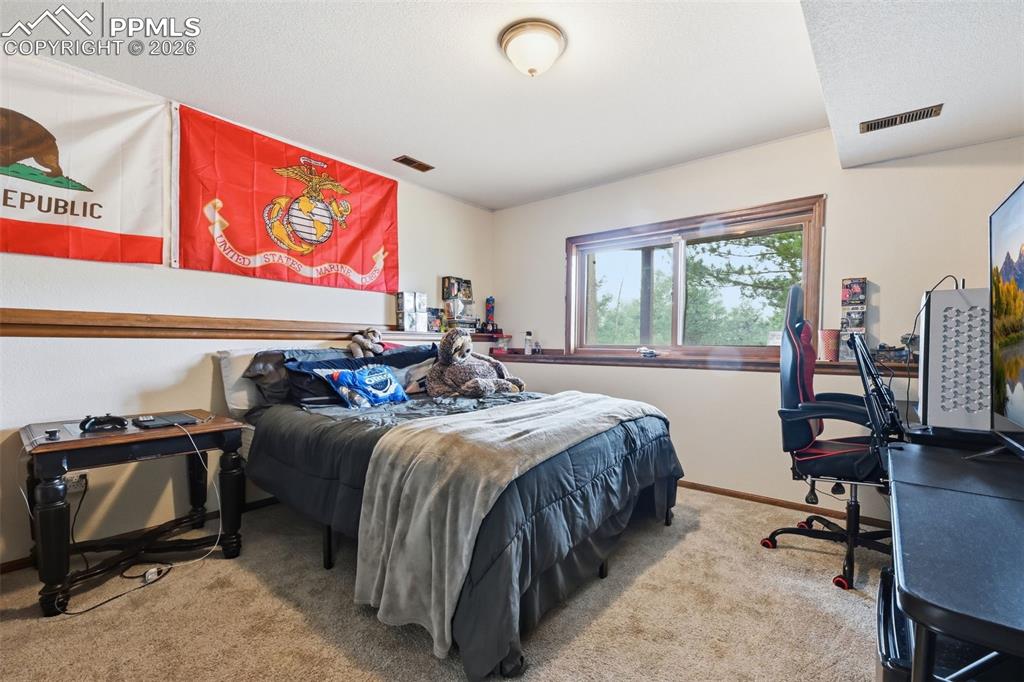 Image 36 of 41: Bedroom