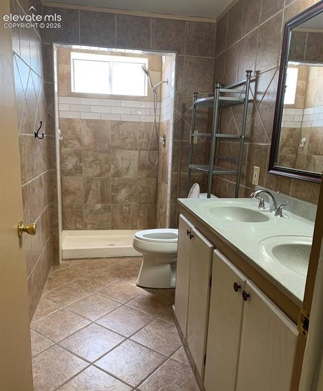 Image 15 of 20: Bathroom
