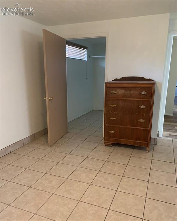 Image 17 of 20: Bedroom
