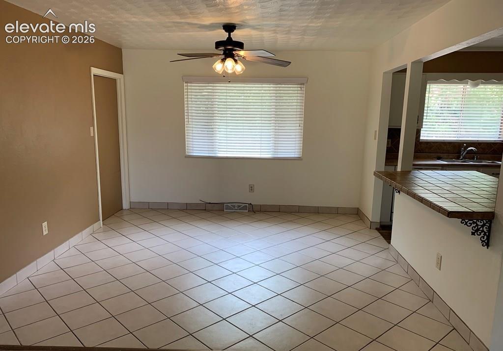 Image 3 of 20: Dining Area