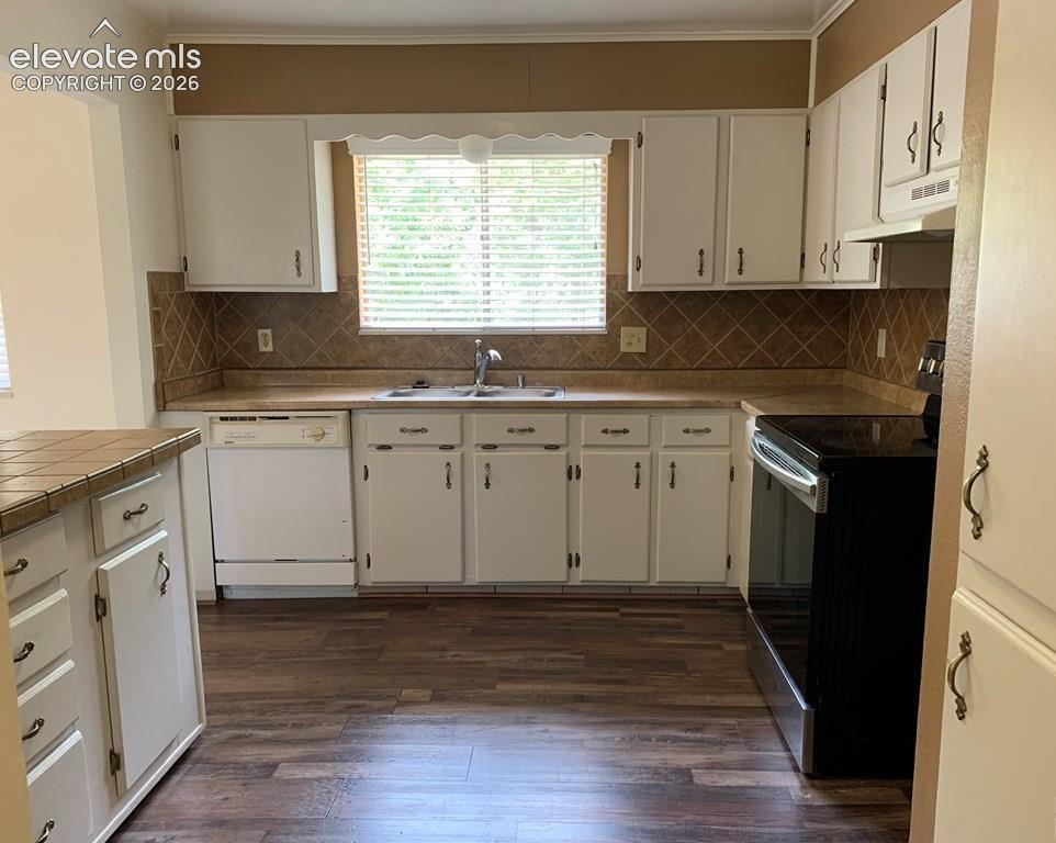 Image 5 of 20: Kitchen