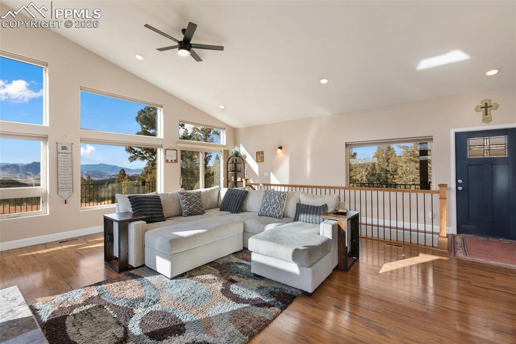 Image 10 of 50: Living Room