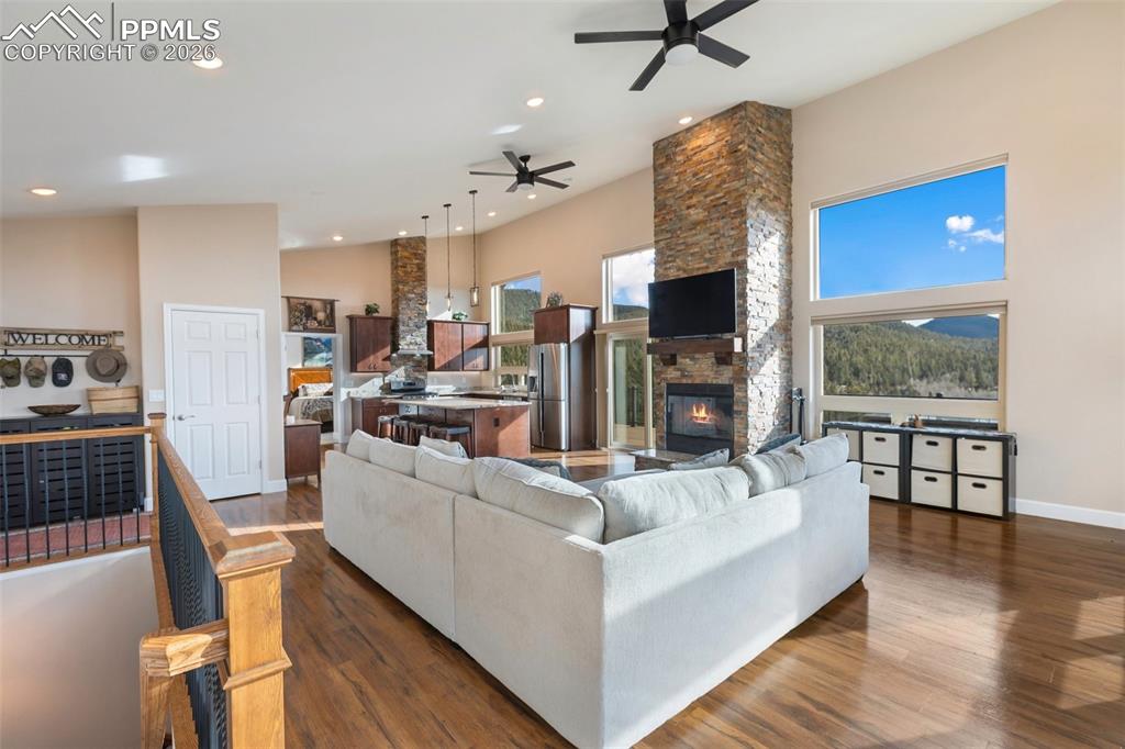 Image 12 of 50: Living Room