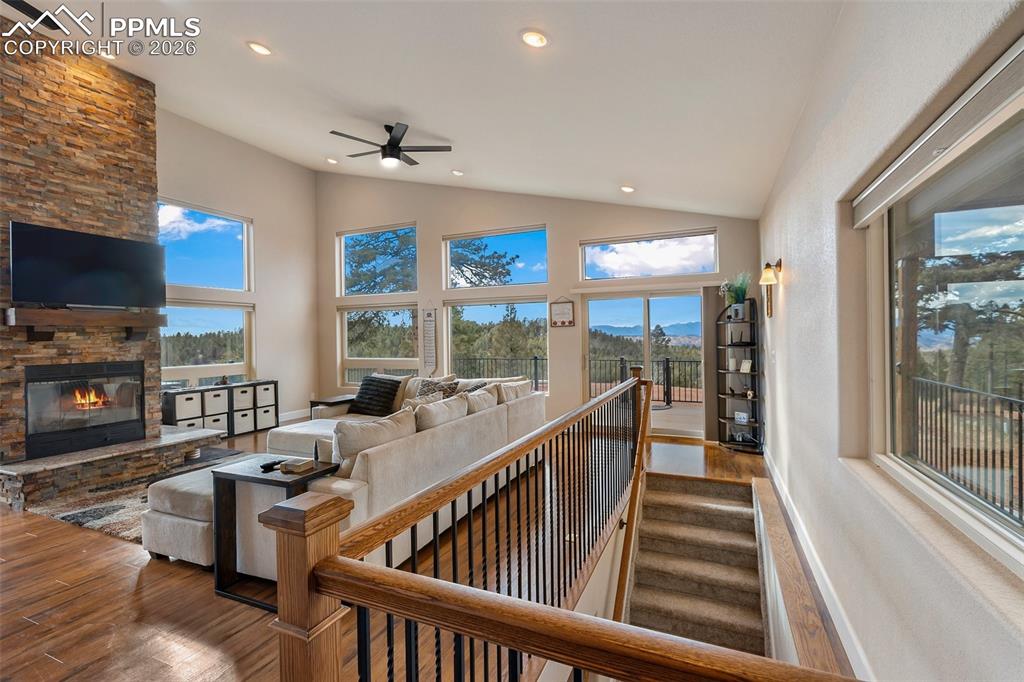 Image 13 of 50: Living Room