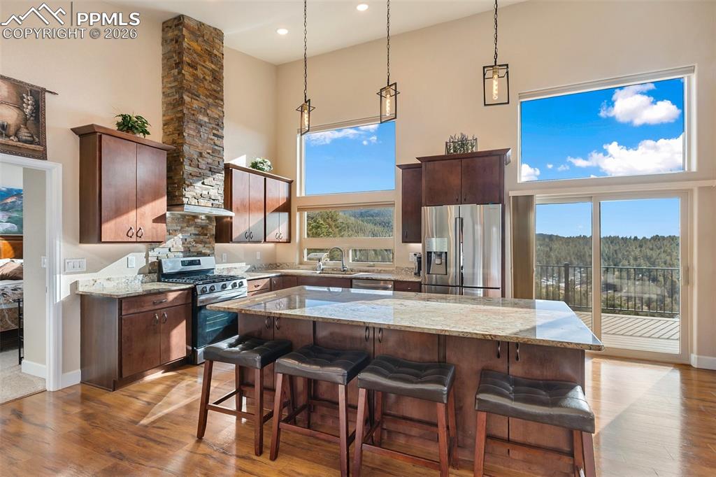 Image 19 of 50: Kitchen