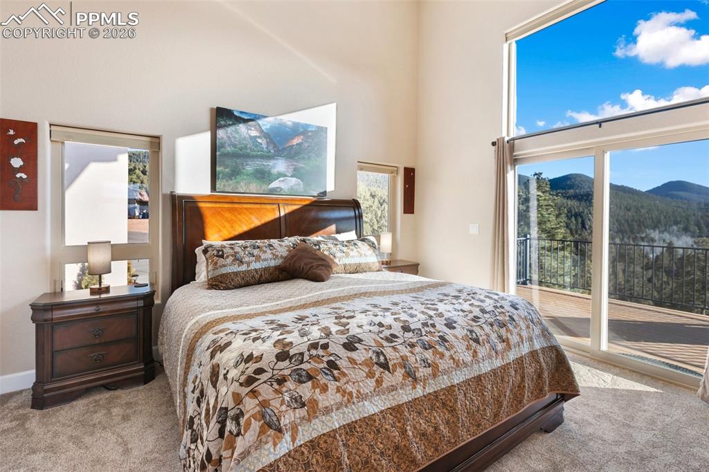 Image 21 of 50: Bedroom