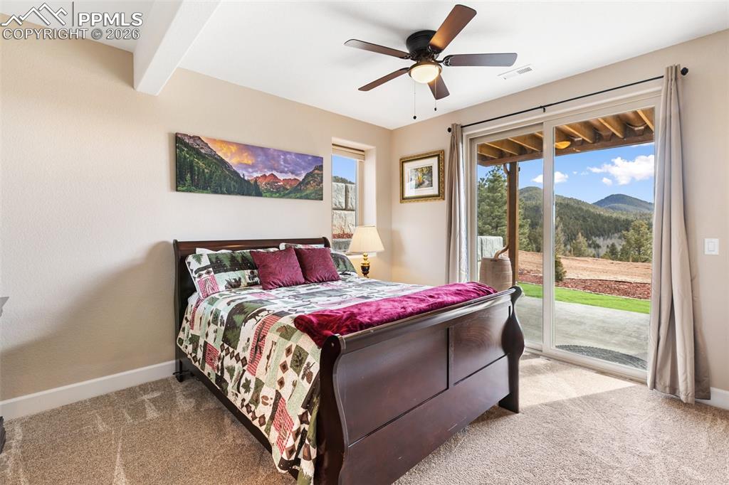 Image 29 of 50: Bedroom