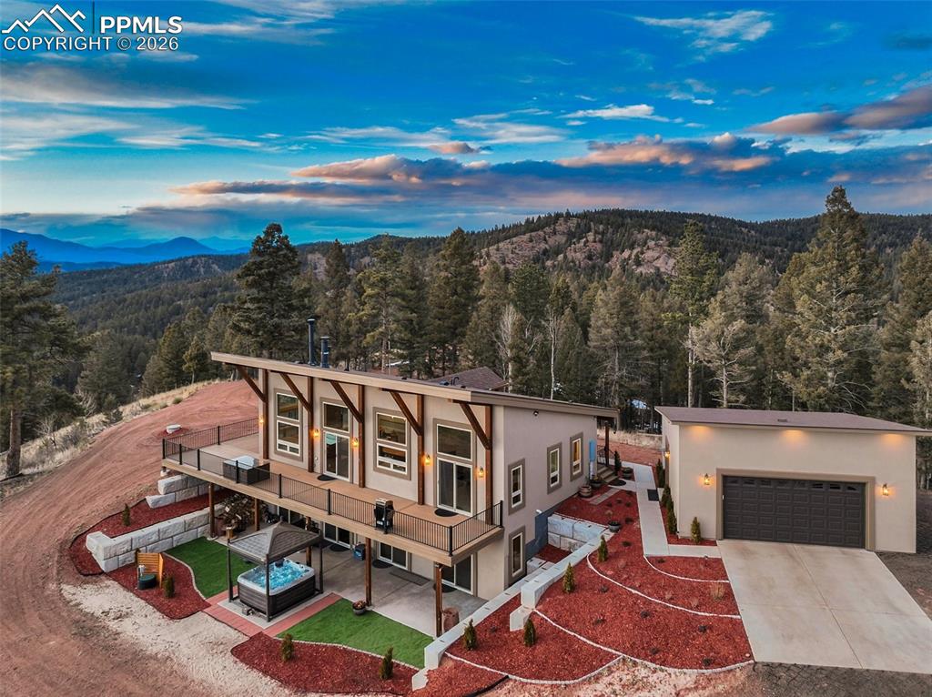 Image 3 of 50: Back of Structure