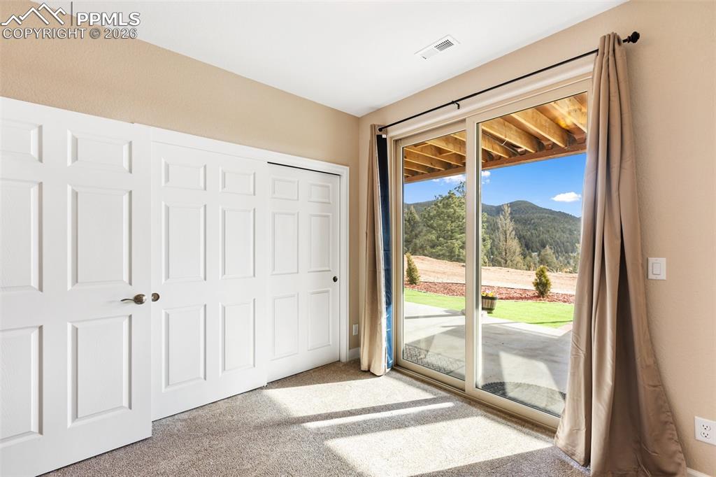 Image 34 of 50: Bedroom