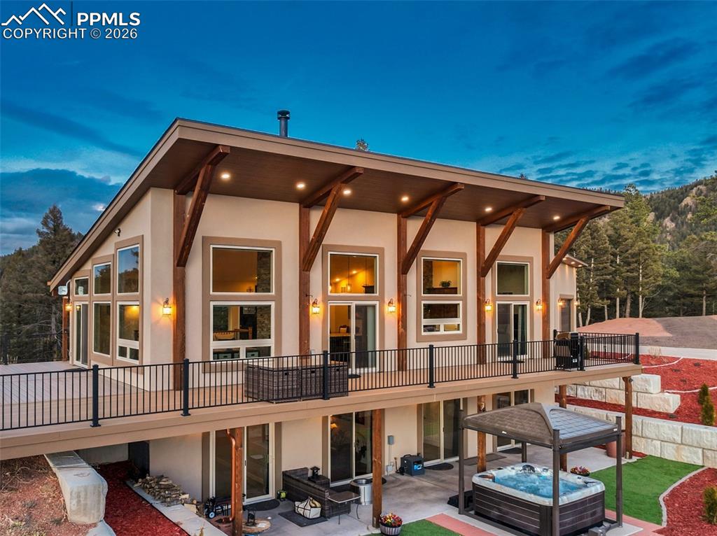 Image 4 of 50: Back of Structure