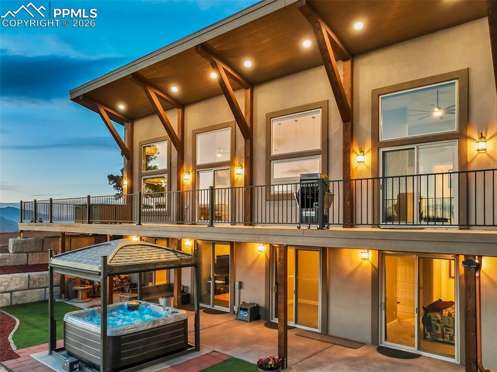 Image 5 of 50: Back of Structure