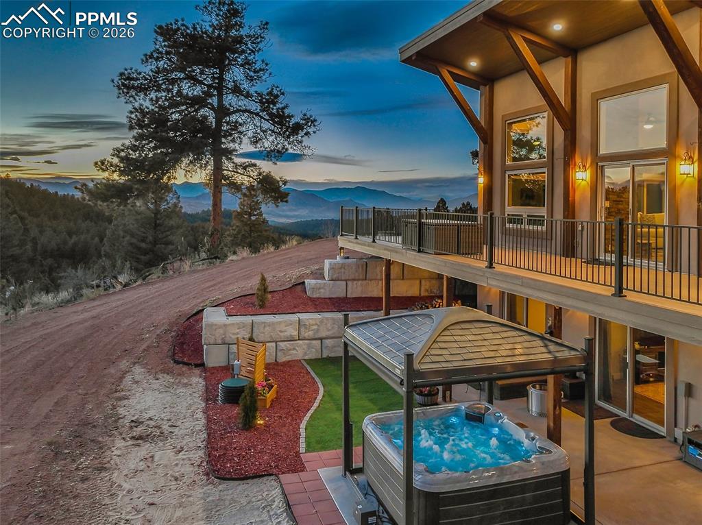 Image 8 of 50: Balcony