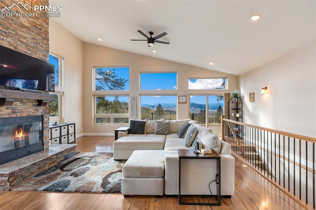 Image 9 of 50: Living Room