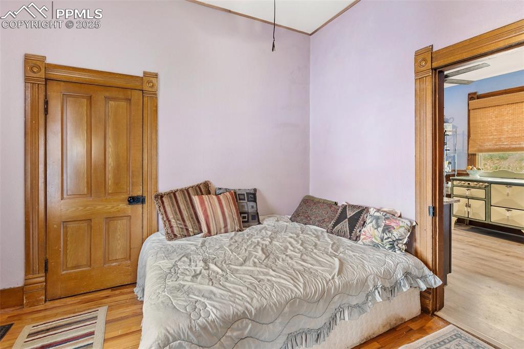 Image 17 of 21: Bedroom